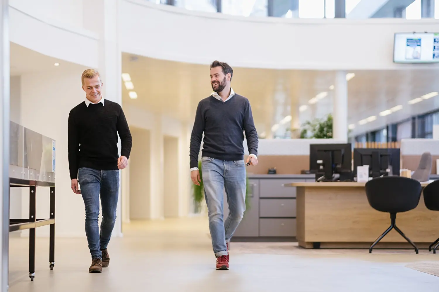 Twee jonge mannen lopend gemeente meierijstad